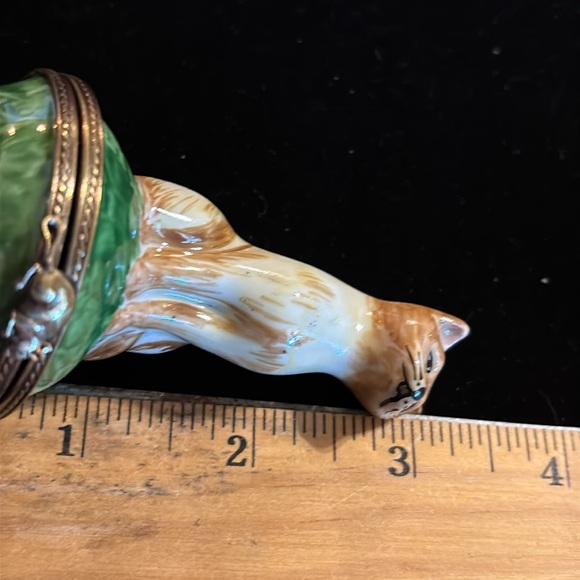 Limoges "upright sitting cat" trinket box - Picture 8 of 9